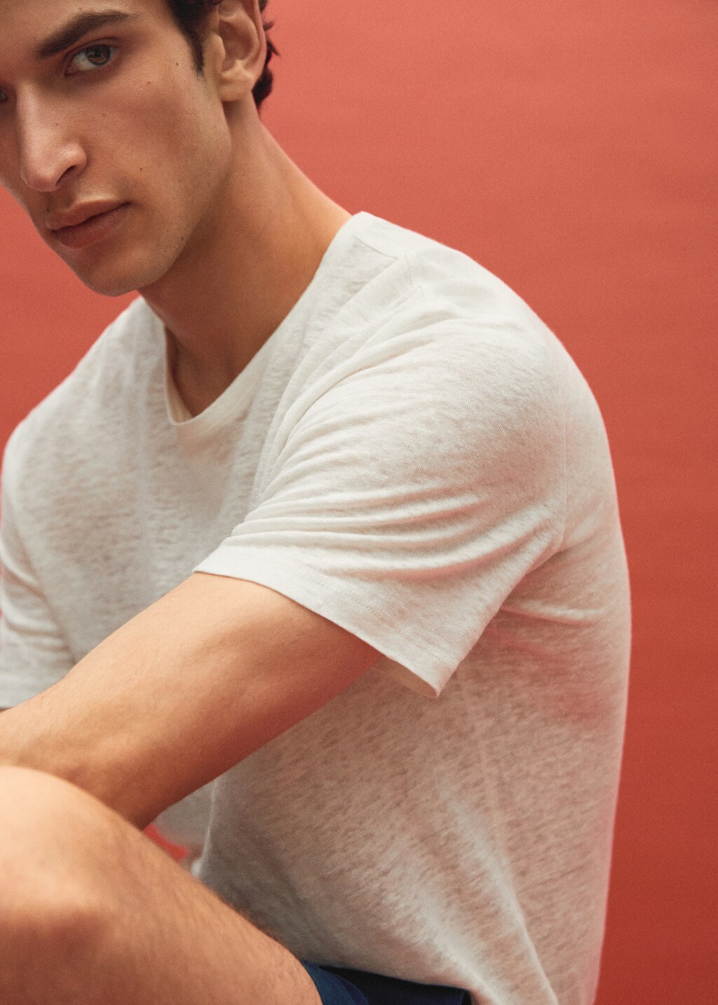 100% linen slim-fit t-shirt - Details of the article 6