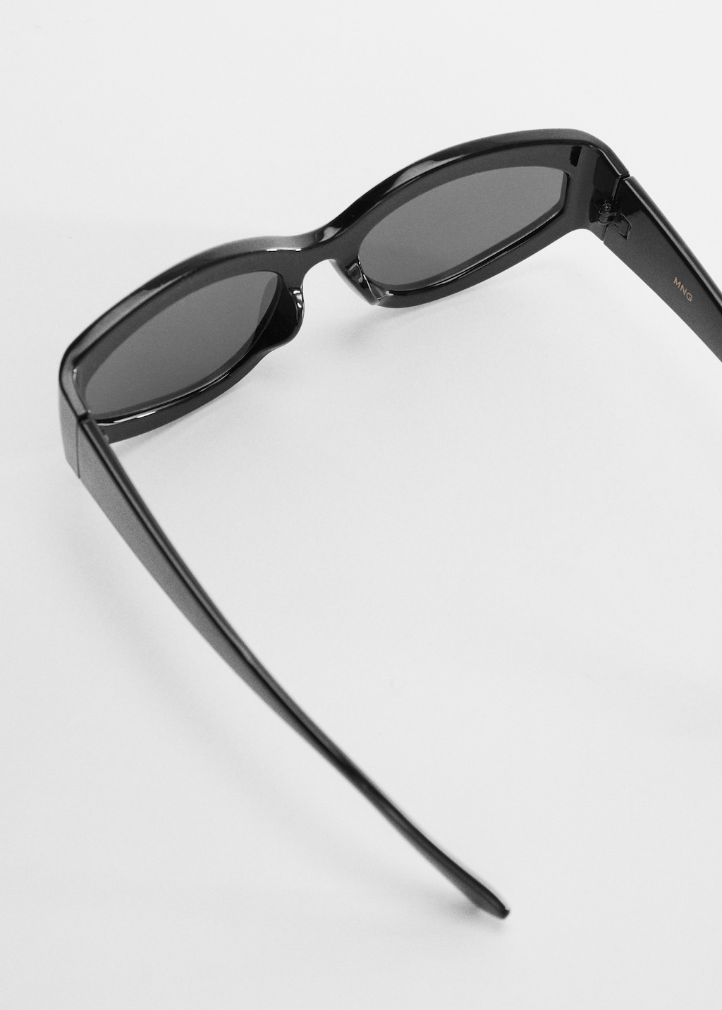 Curved frame sunglasses - Details of the article 1