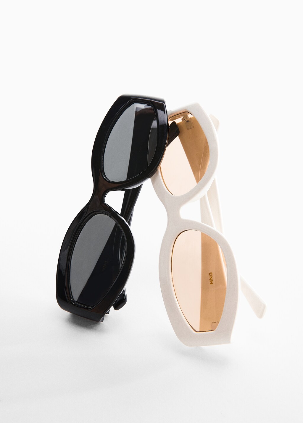 Curved frame sunglasses - Details of the article 5