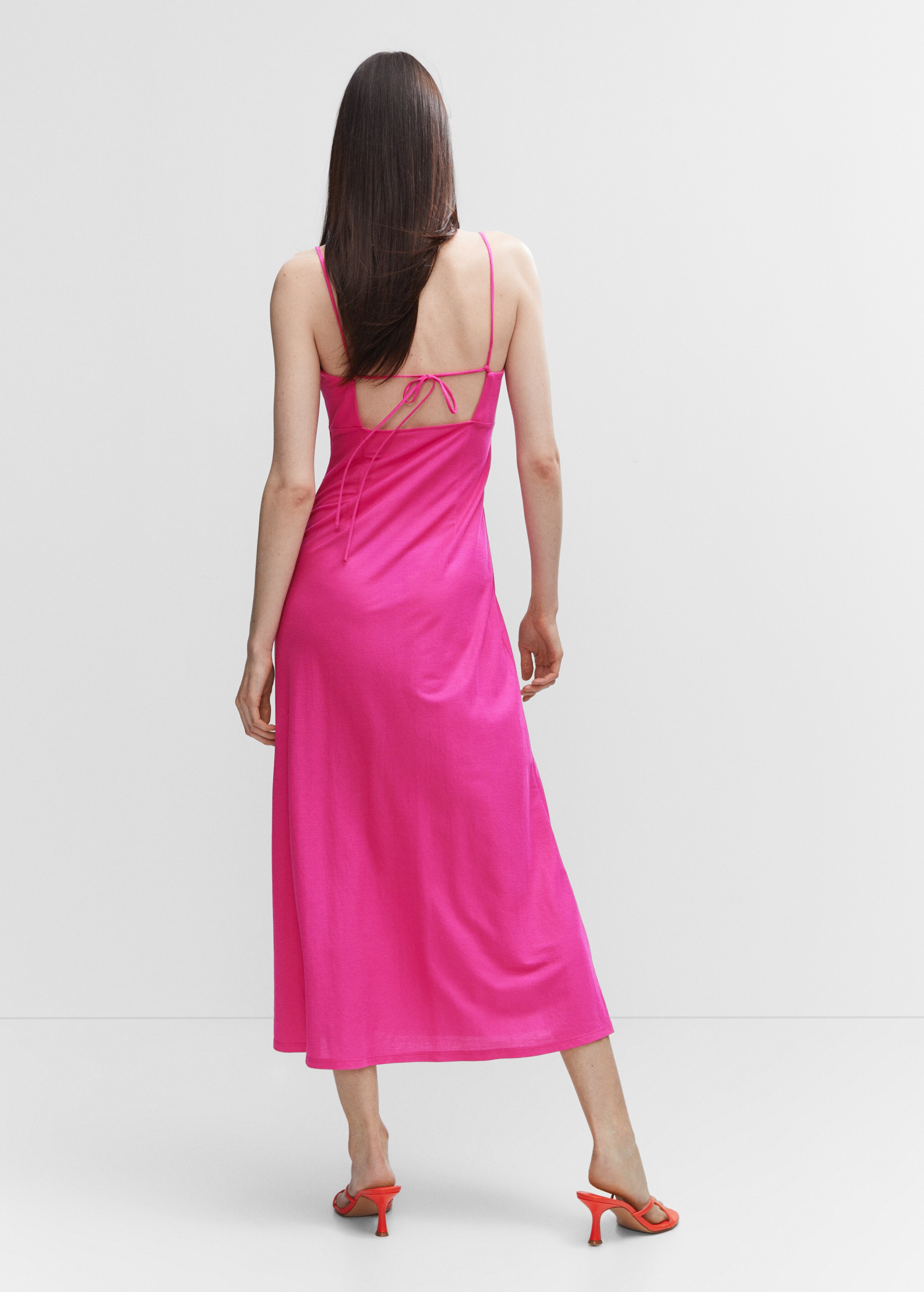 Kleid mit Seitenschlitz - Rückseite des Artikels