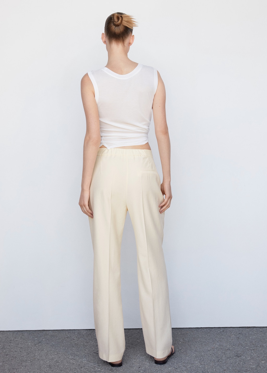 Pleated straight trousers - Reverse of the article