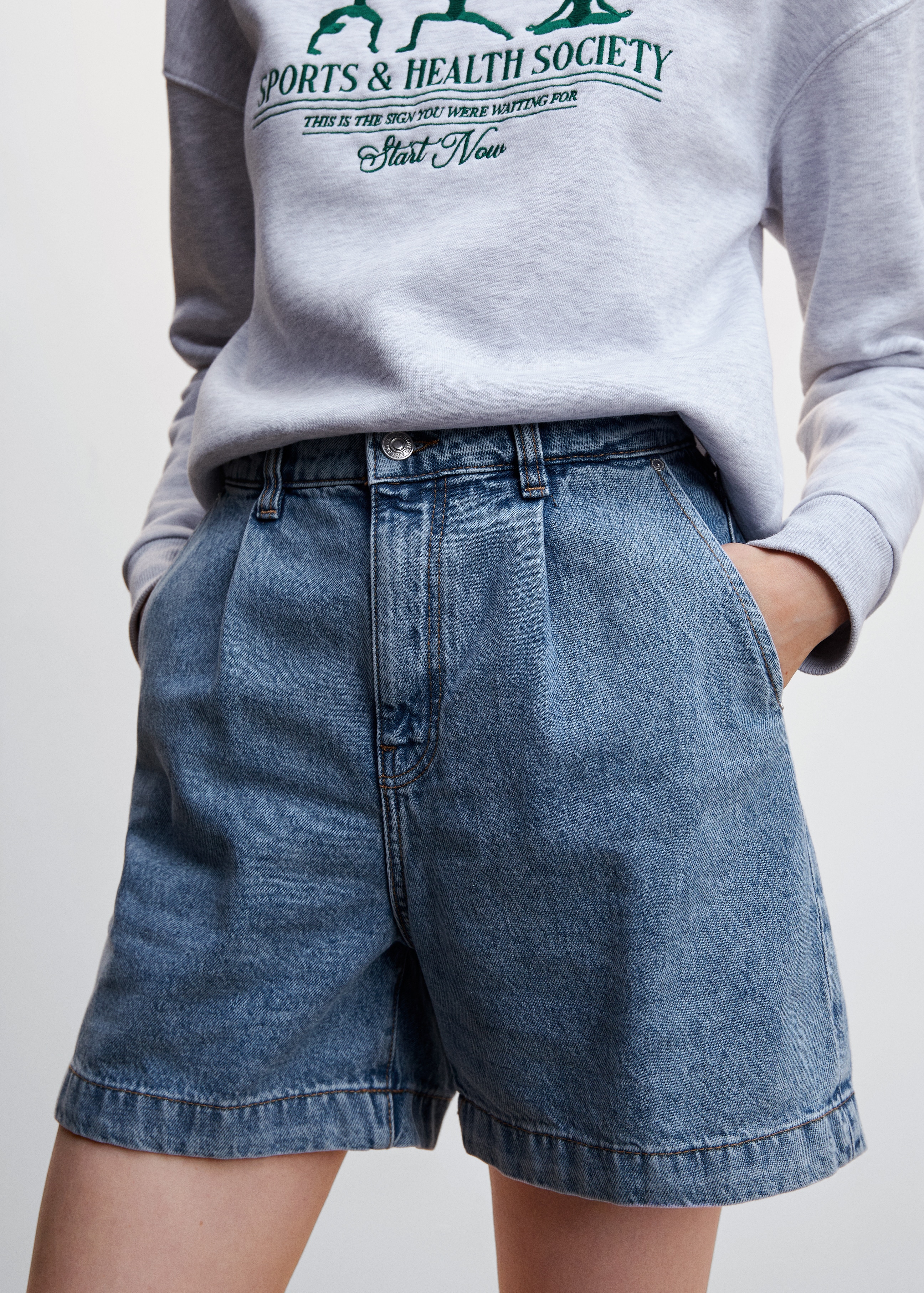 Slouchy-Bundfaltenshorts - Mittlere Ansicht