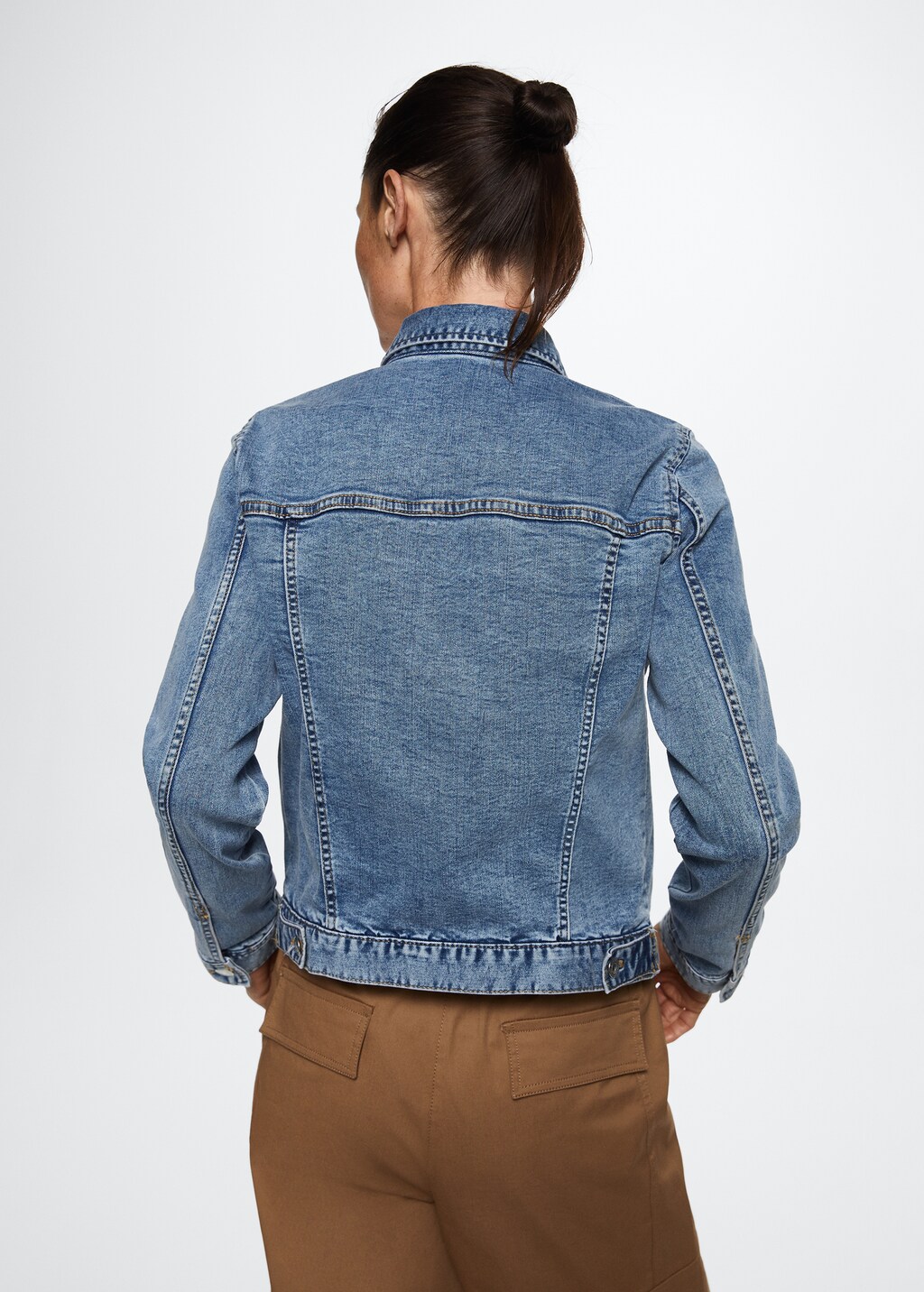 Pocketed denim jacket - Reverse of the article