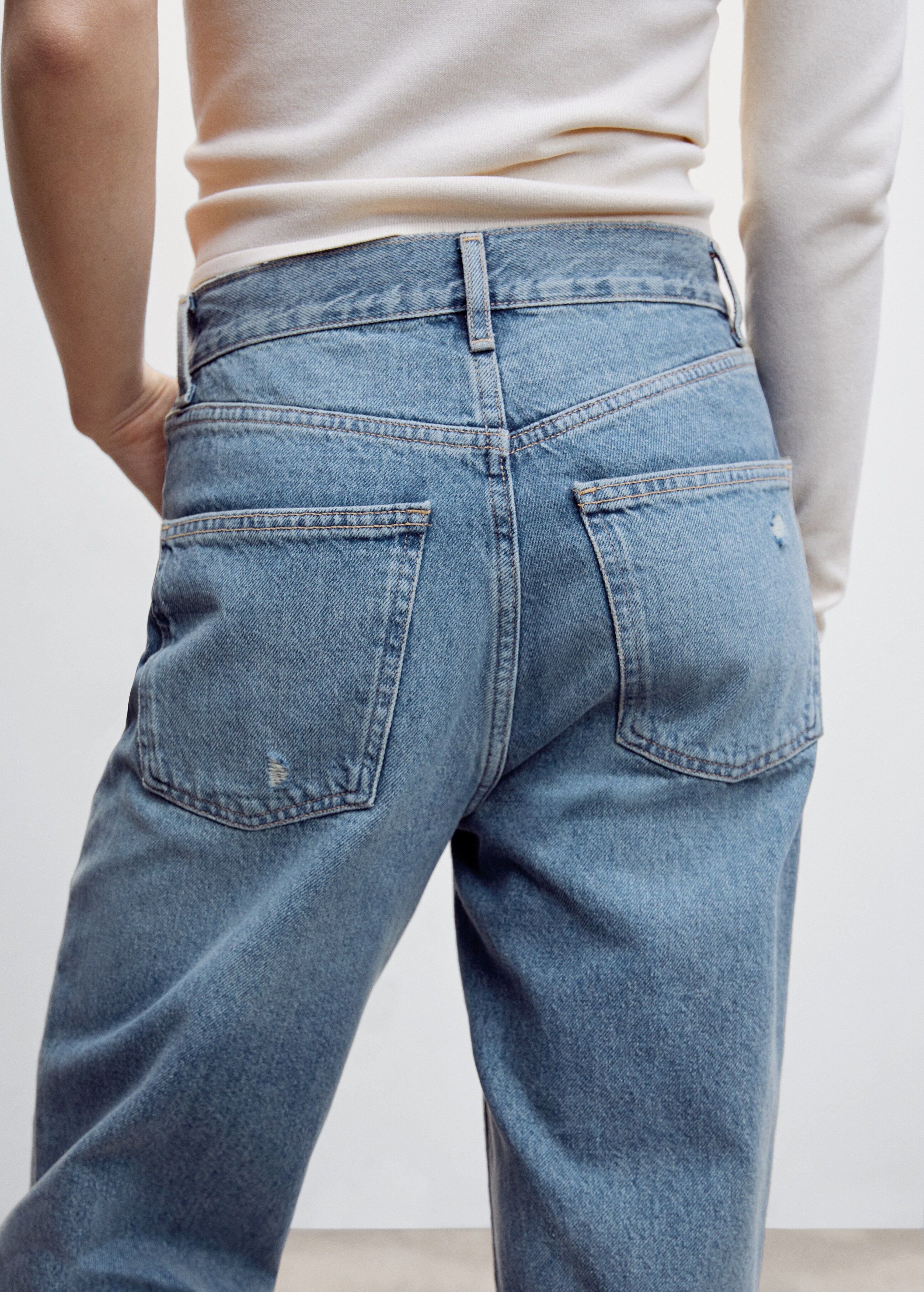 Jeans rectos tiro alto rotos - Detalle del artículo 6