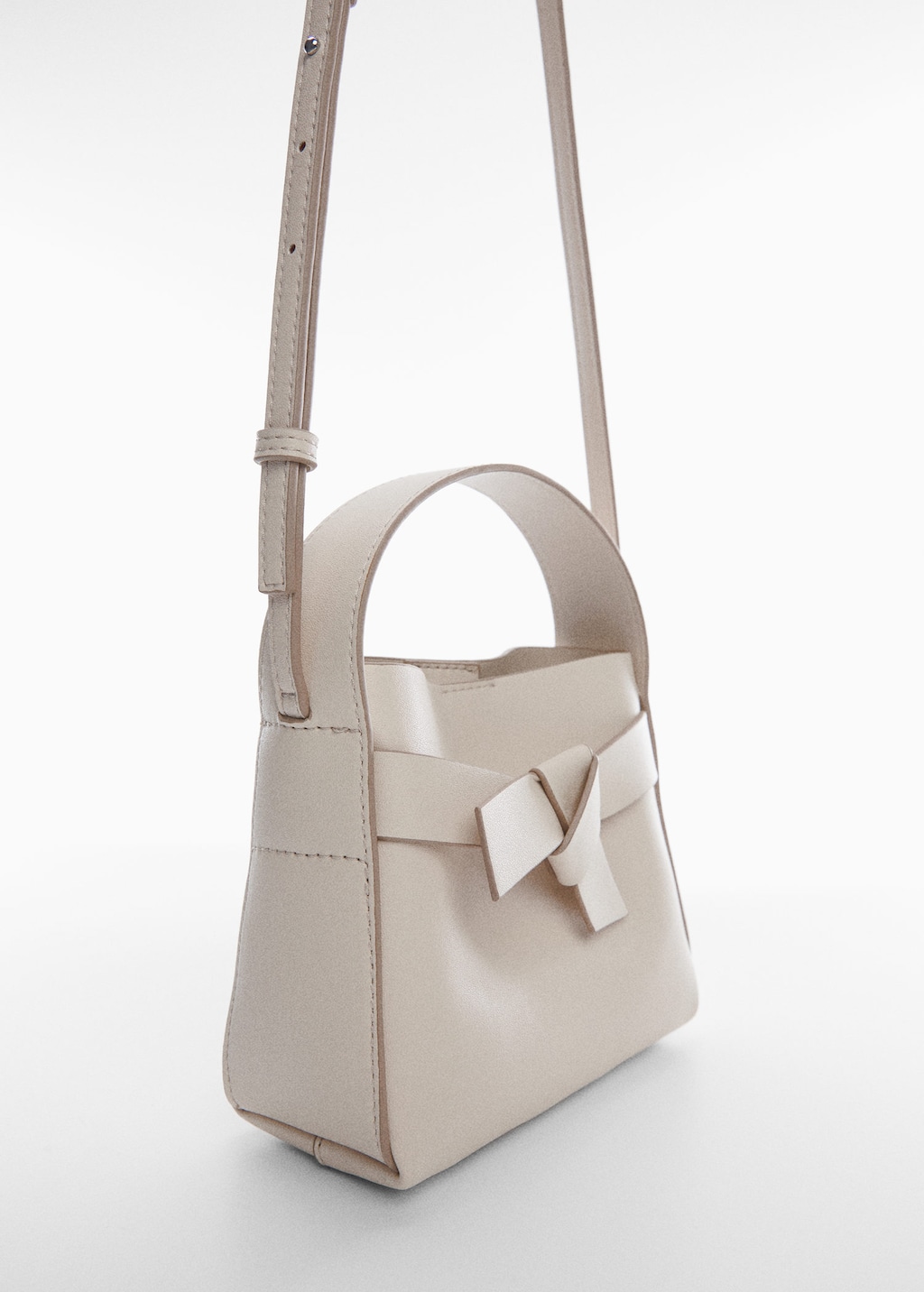 Mango bow sale bucket bag