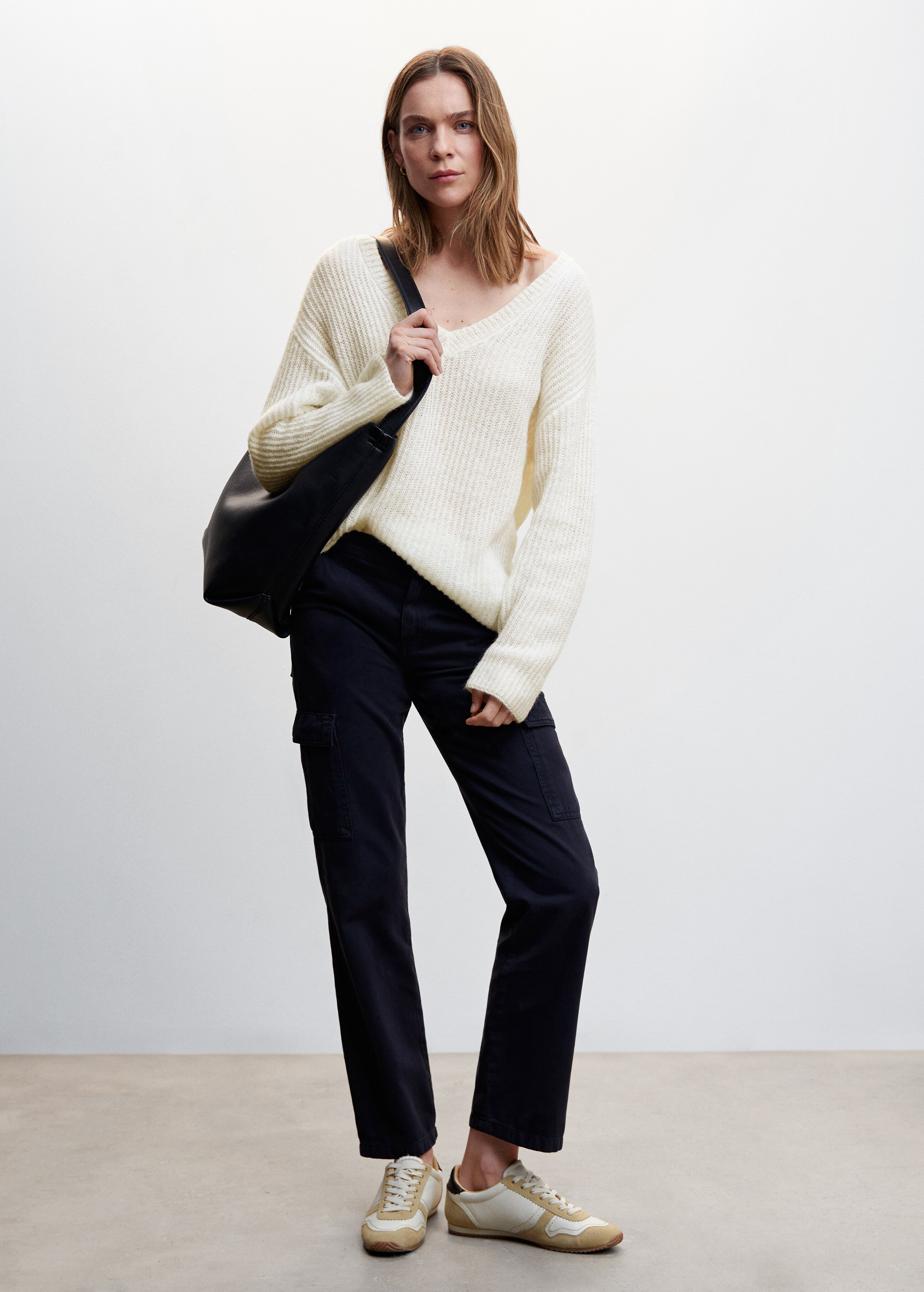 V-neck ribbed knit sweater - General plane