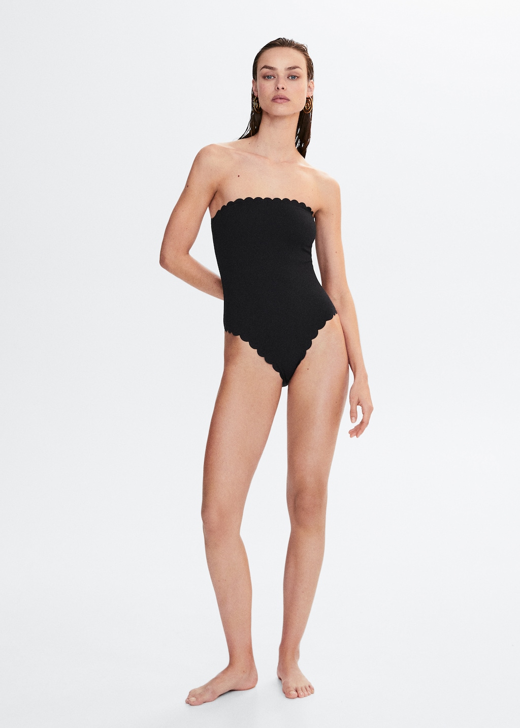 Maillot de bain festonné sale