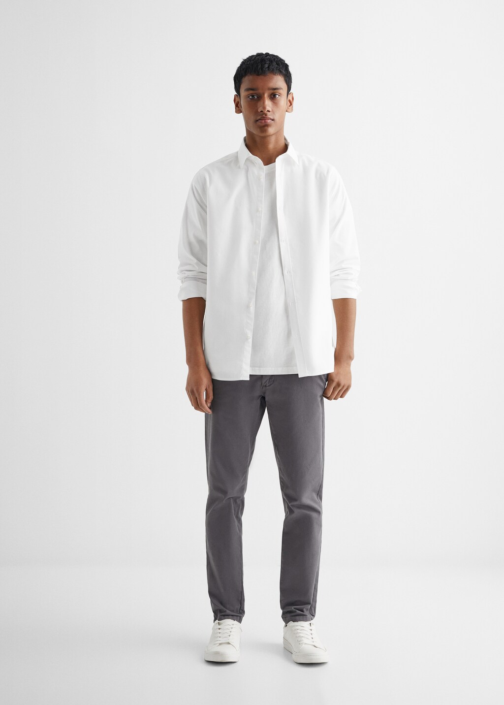 Basic slim-fit cotton shirt - General plane