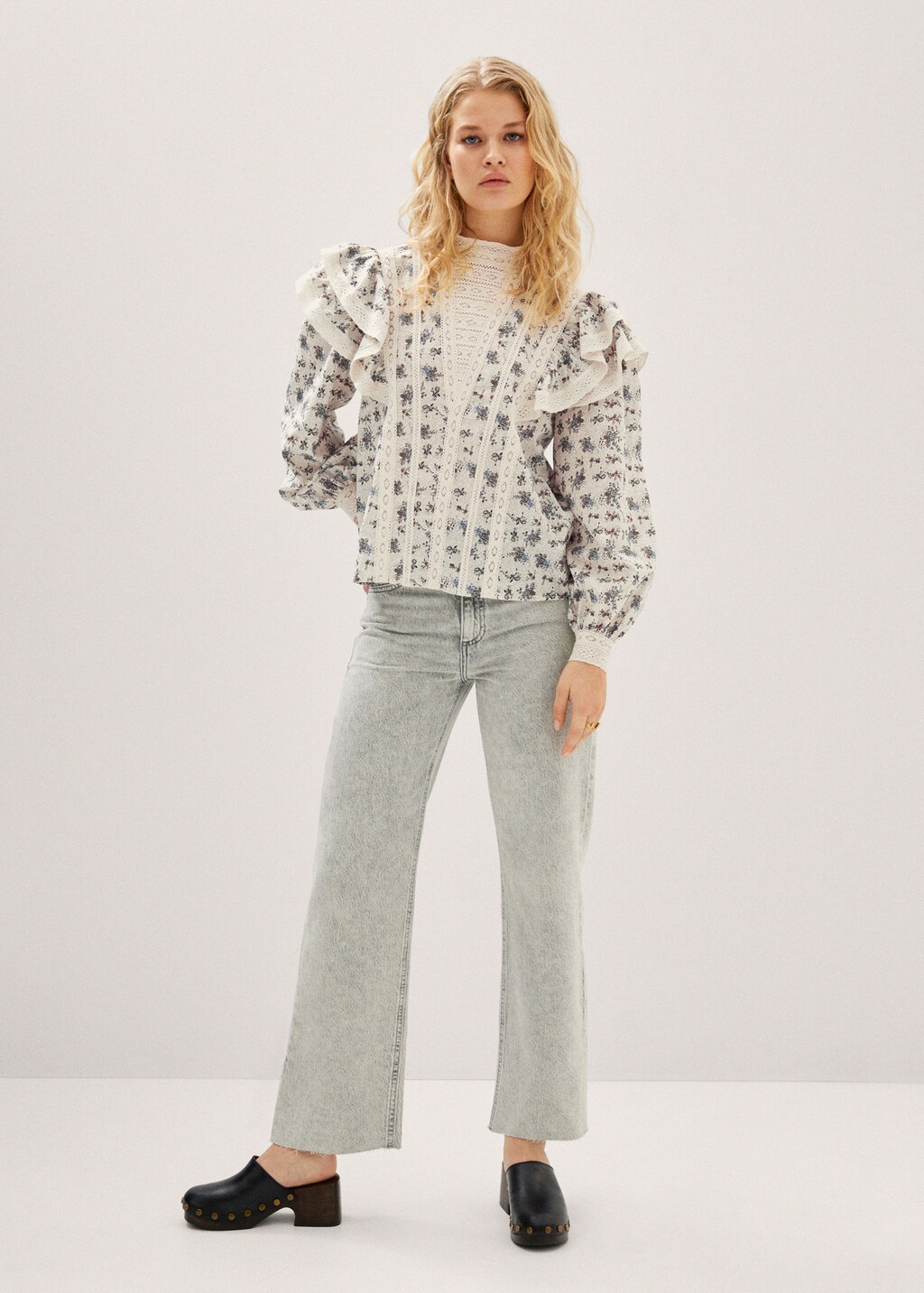 Ruffled embroidered blouse - General plane