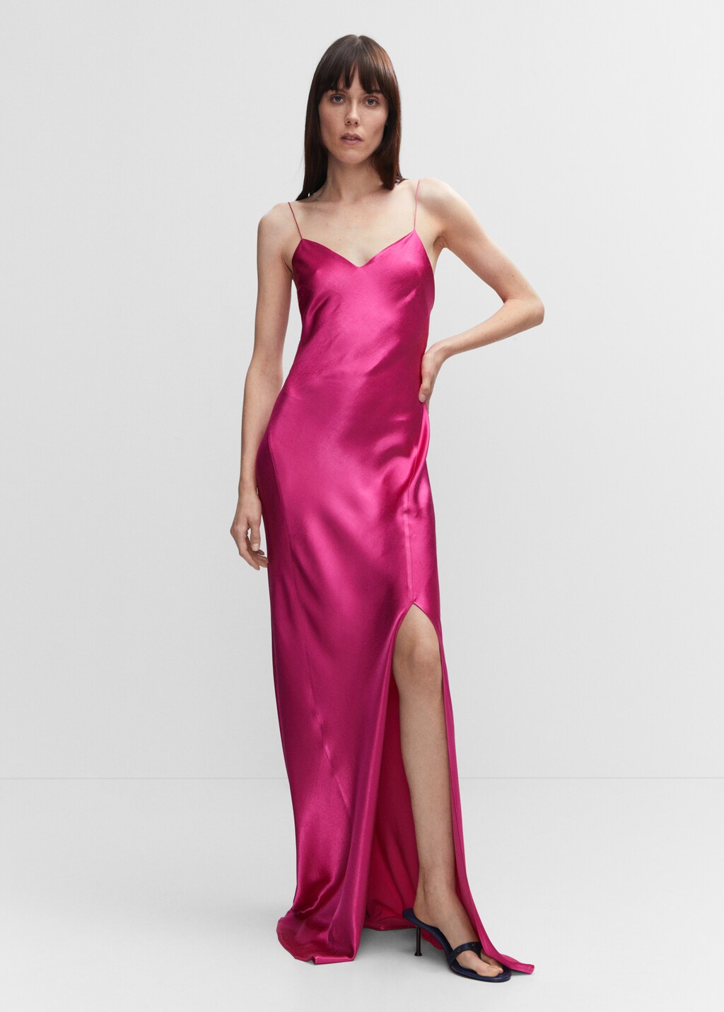 Side-slit satin dress - General plane