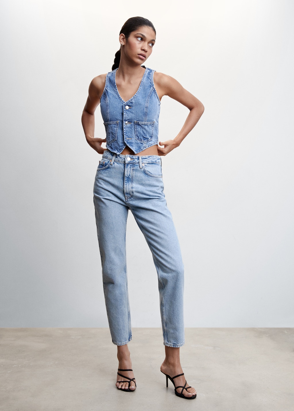 Mom Jeans mit hohem Bund - Allgemeine Ansicht