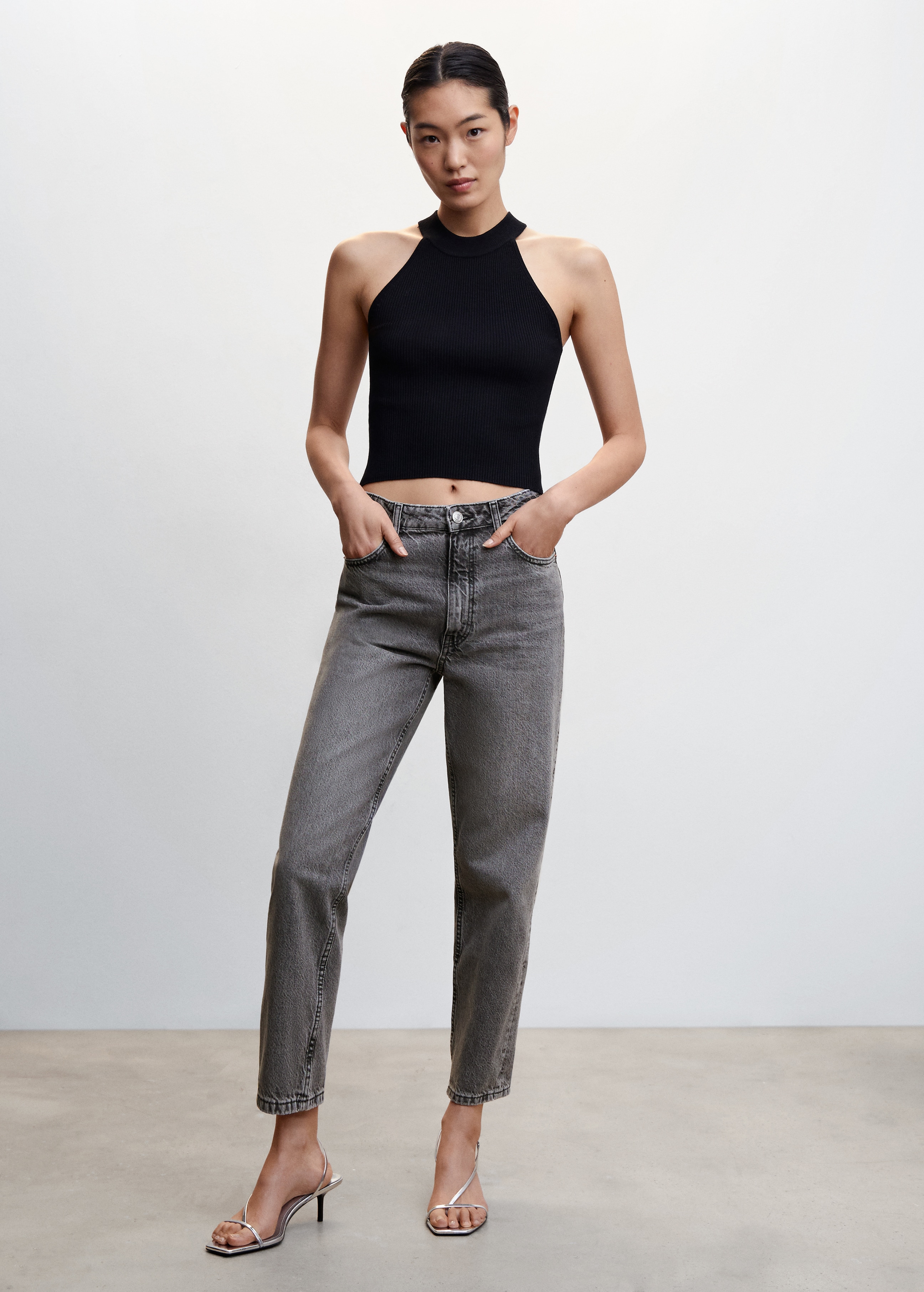 Mom high-waist jeans - General plane