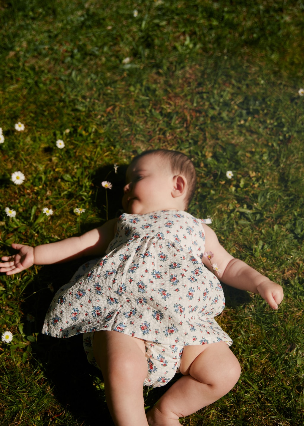 Cotton dress and nappy cover - General plane