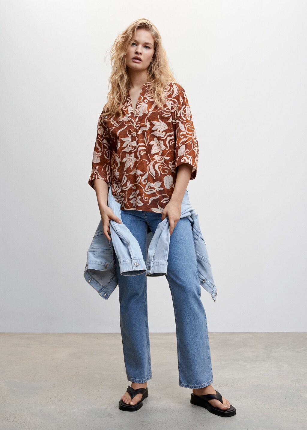 Floral print blouse - General plane