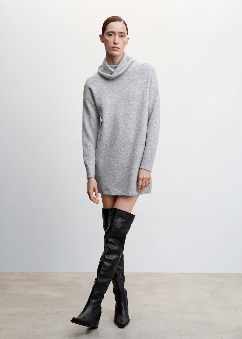 Knitted turtleneck dress - General plane