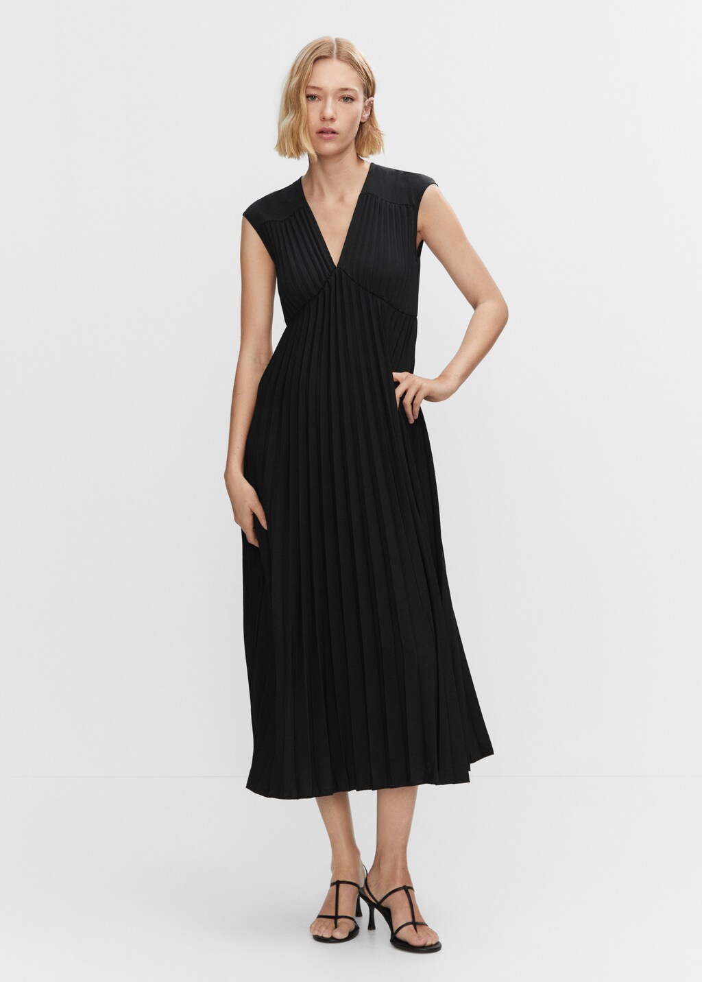 V-neck pleated dress - General plane