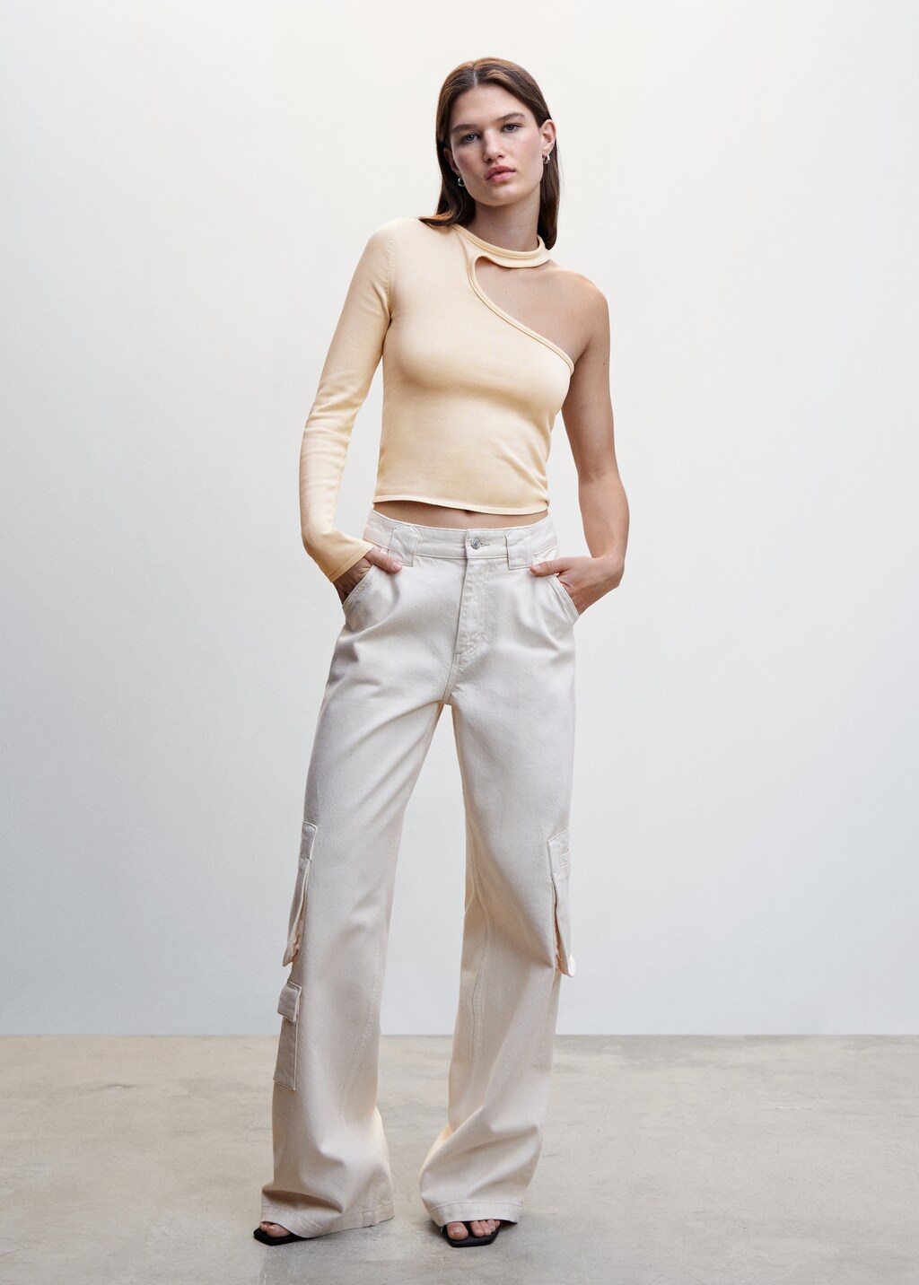 Knit asymmetric top - General plane