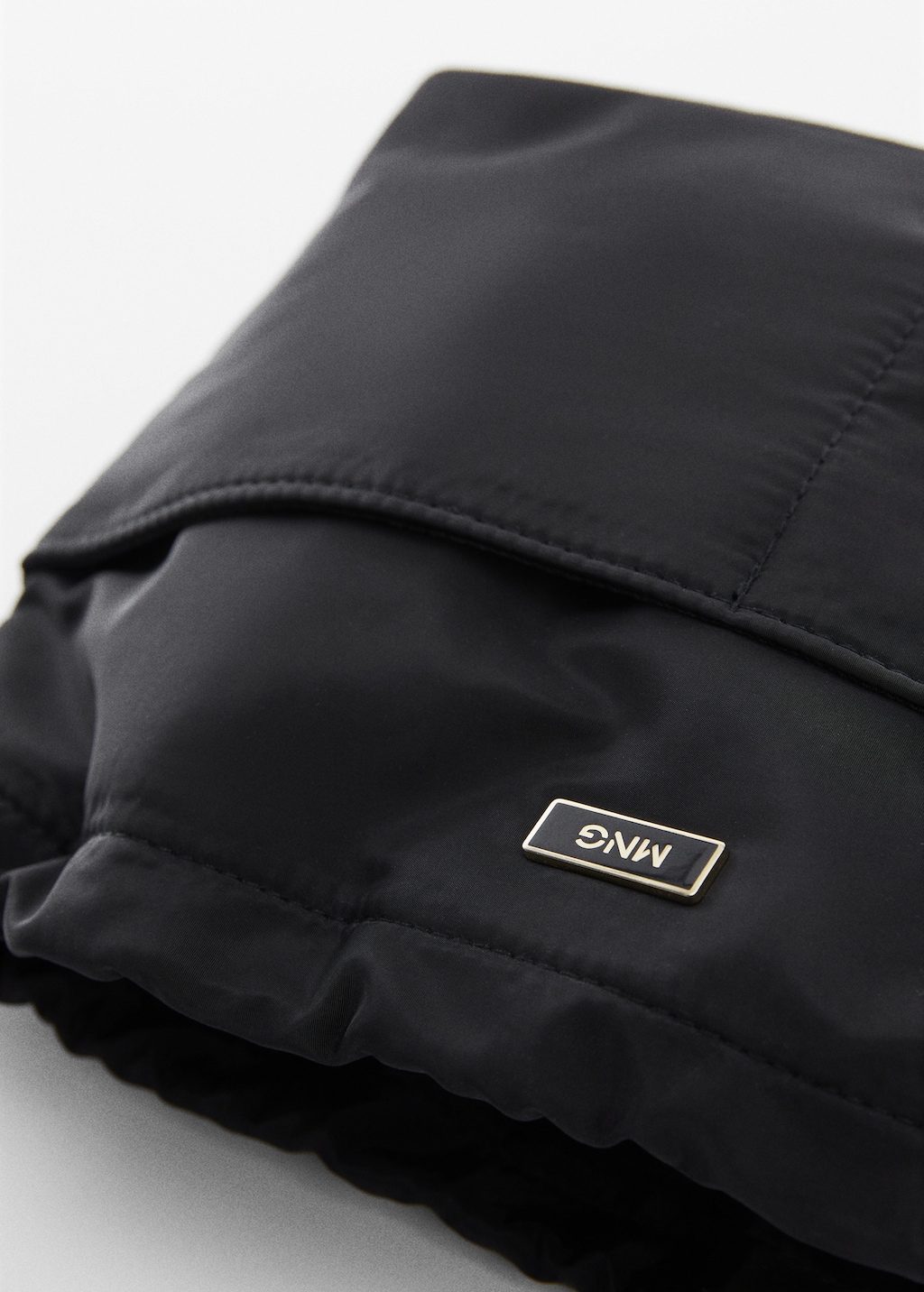 Nylon toiletry bag with logo - Details of the article 1