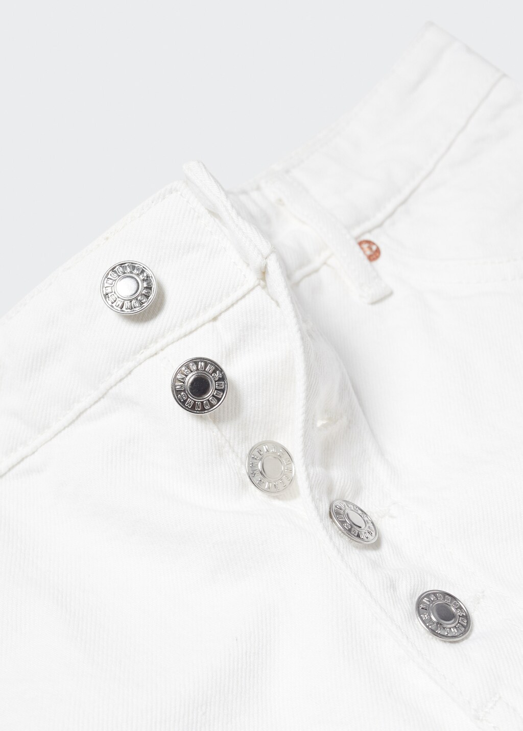 Denim shorts with buttons - Details of the article 8