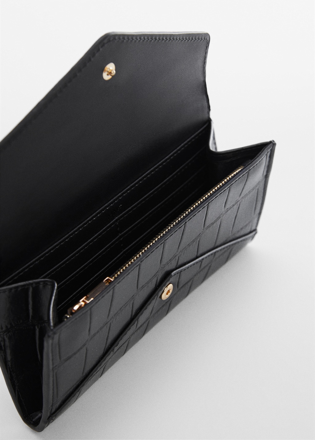 Crocodrile wallet with flap - Details of the article 1