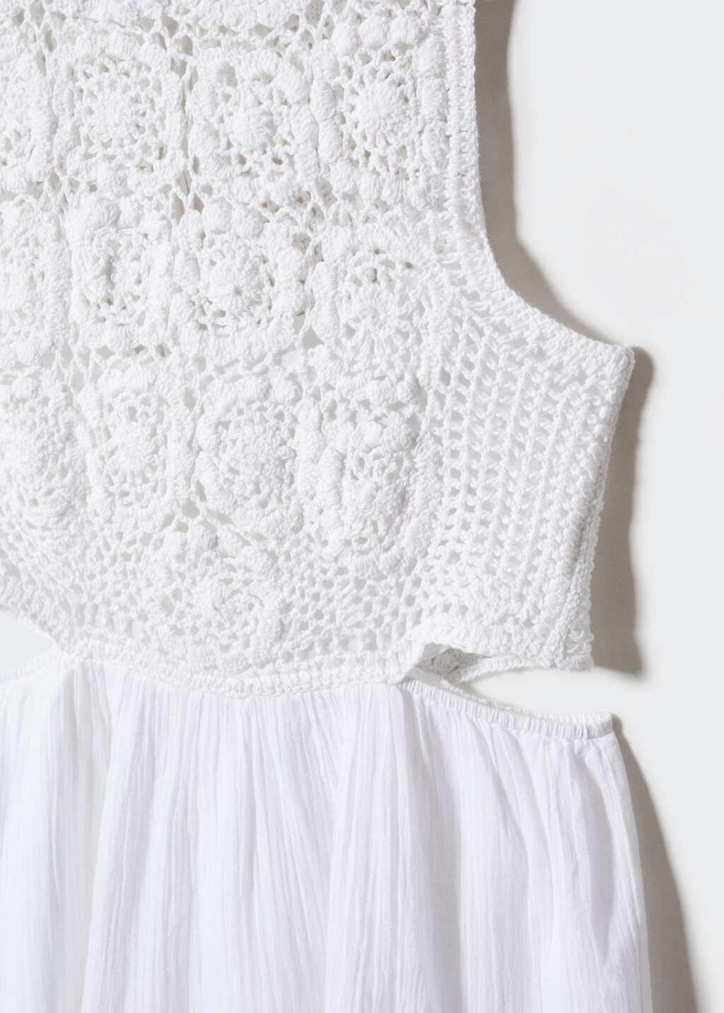 Crochet dress with openings - Details of the article 8