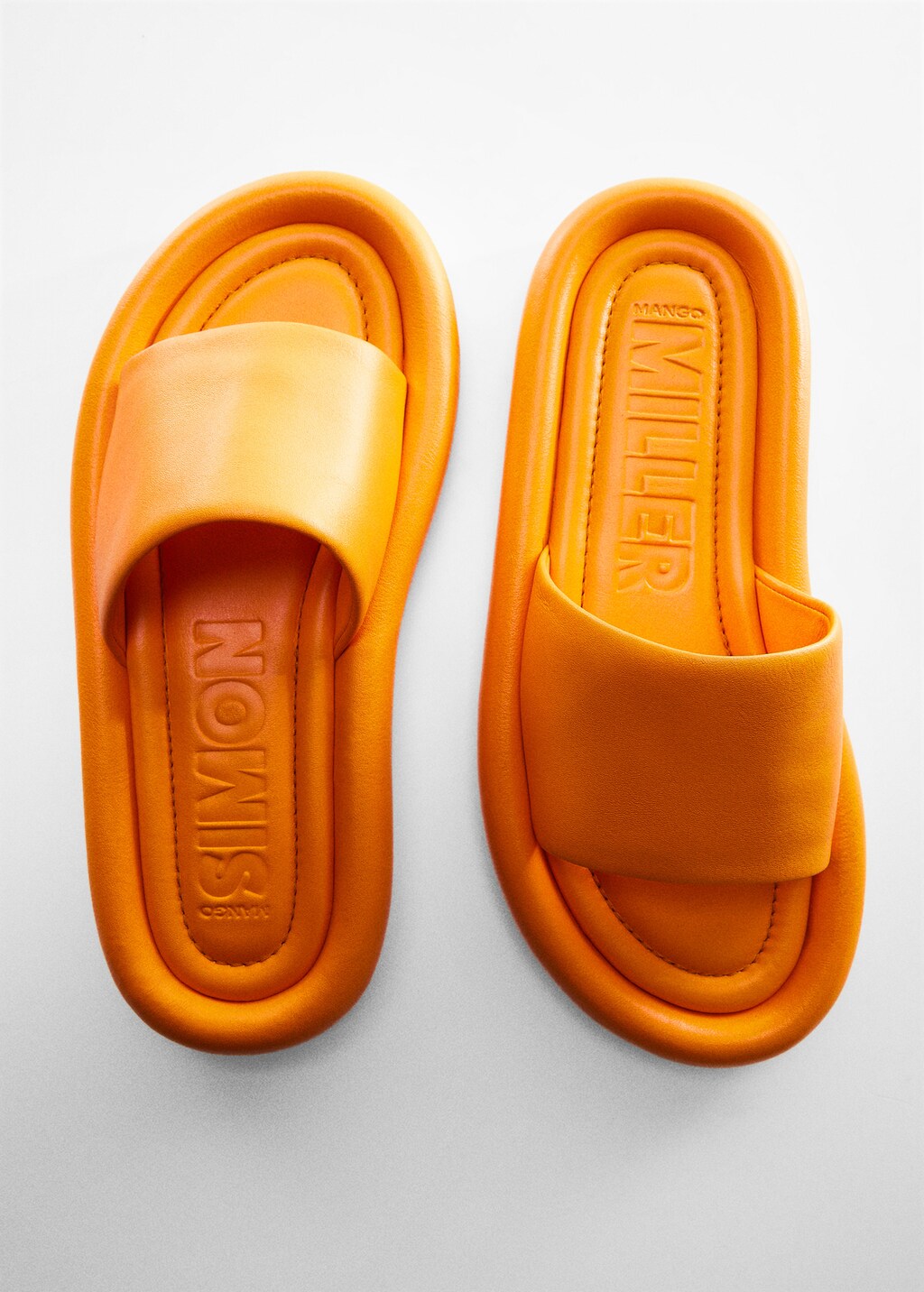 Leather sandal with a wide strap  - Details of the article 5