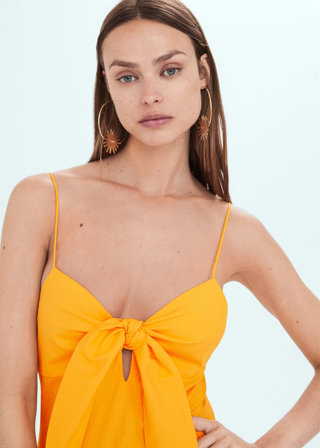 Strappy dress with knot neckline - Details of the article 1