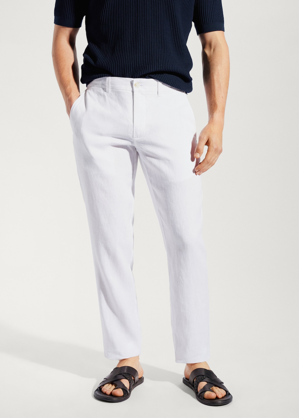 Slim-fit 100% linen <b>trousers</b> - Medium plane.