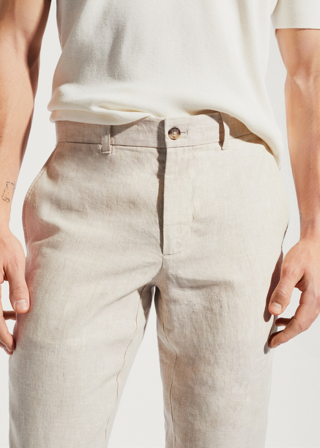 Slim-fit 100% linen trousers - Details of the article 1