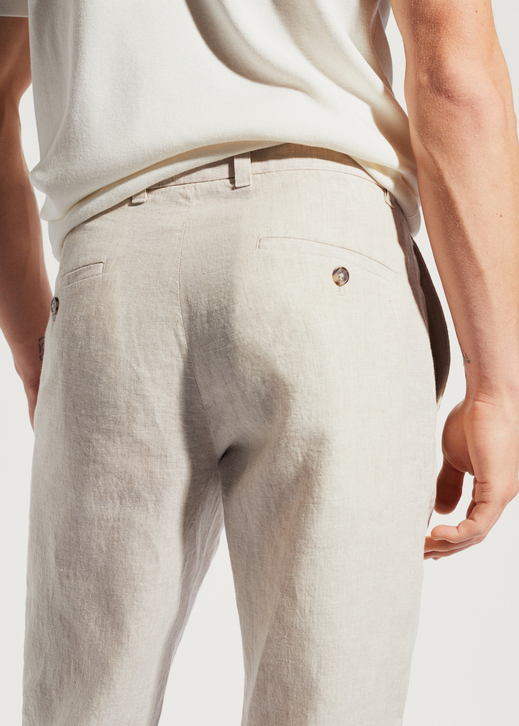 Slim-fit 100% linen trousers - Details of the article 2