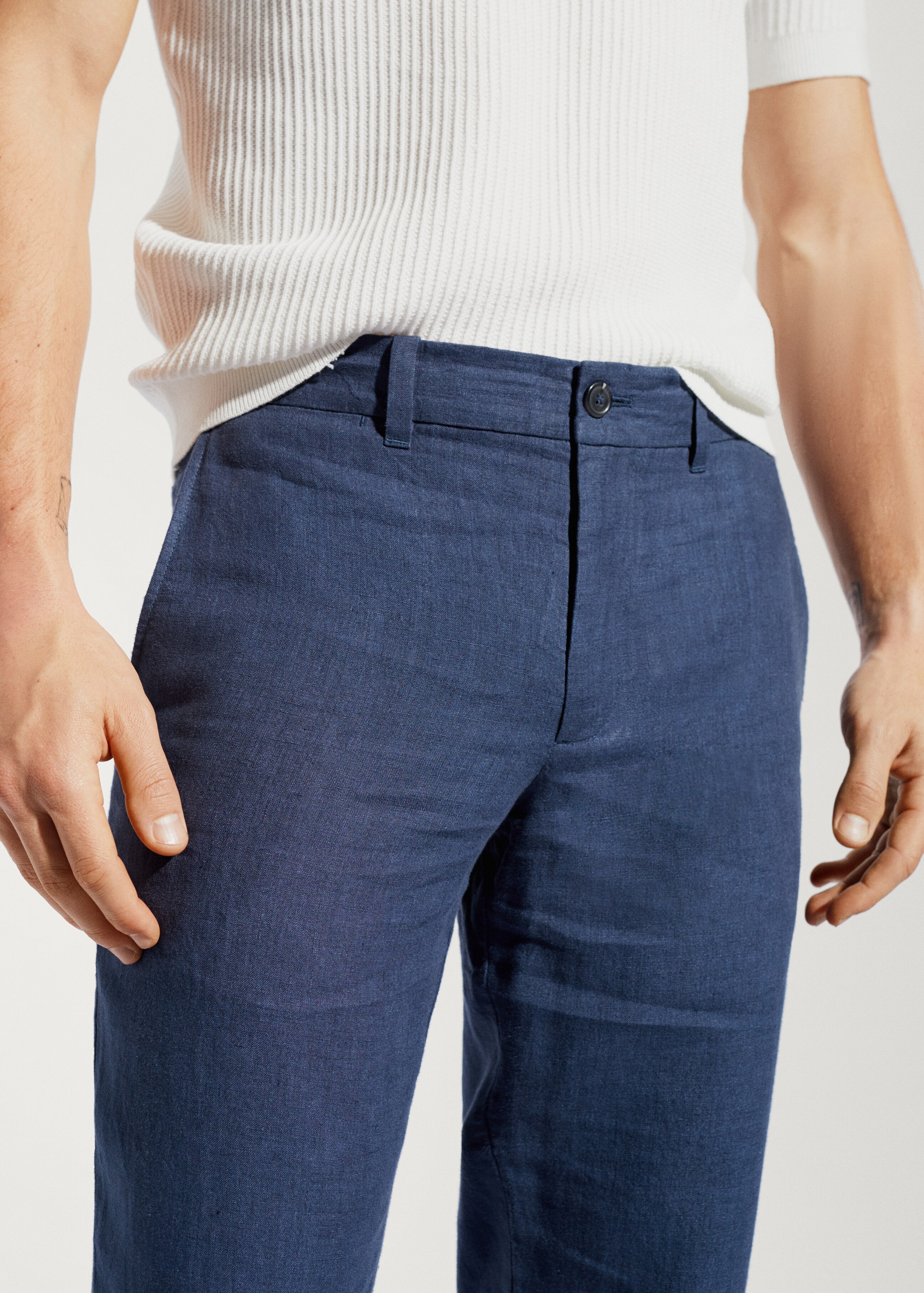 Slim-fit 100% linen trousers - Details of the article 1