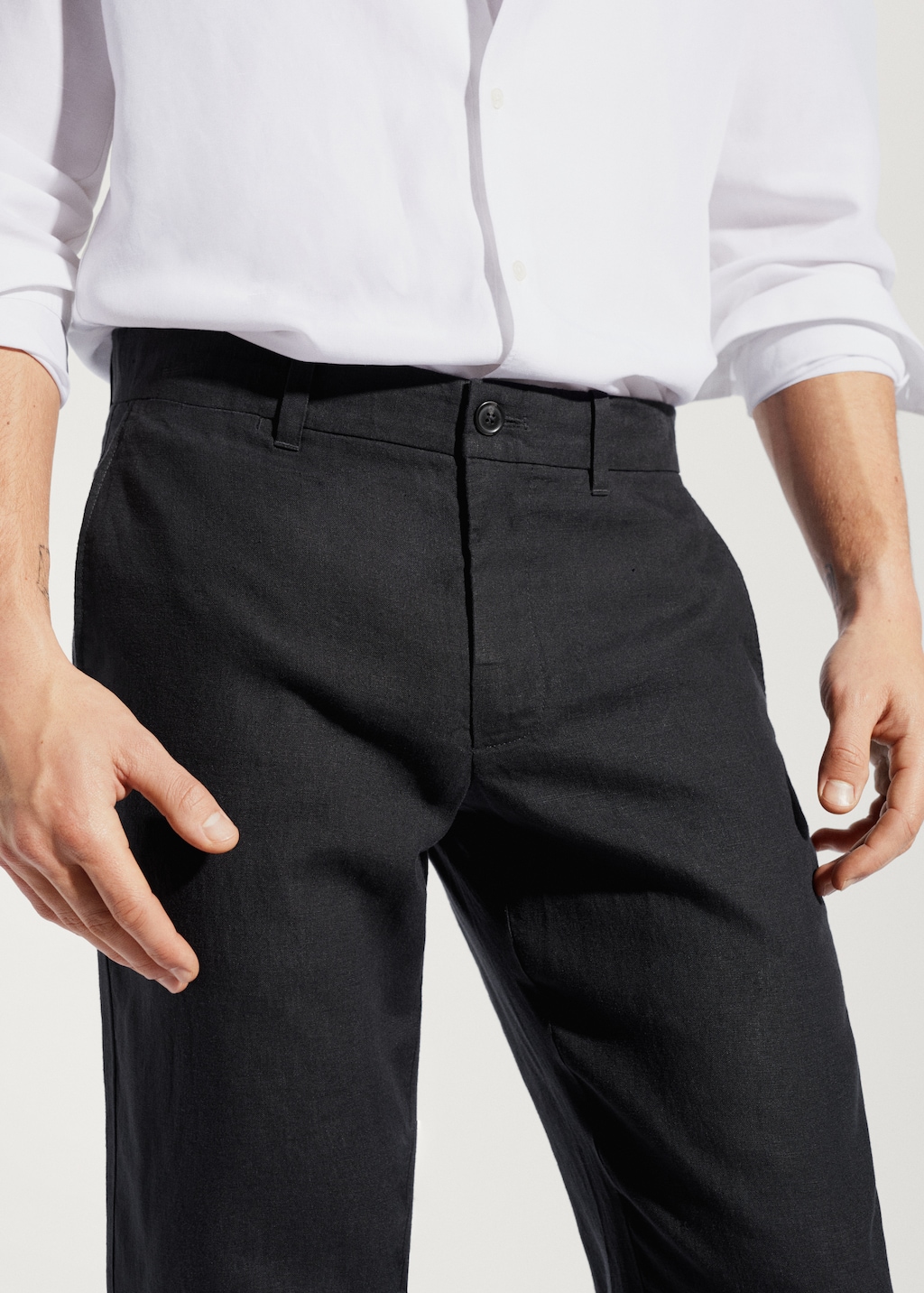 Slim-fit 100% linen trousers - Details of the article 1