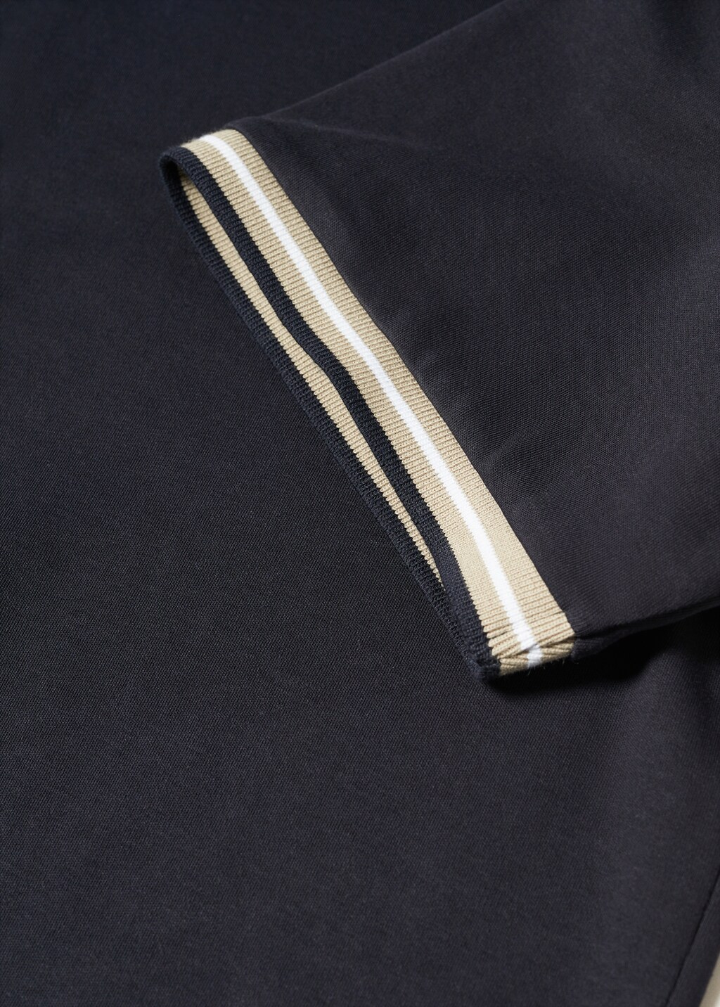 100% cotton polo shirt with contrast piping - Details of the article 8