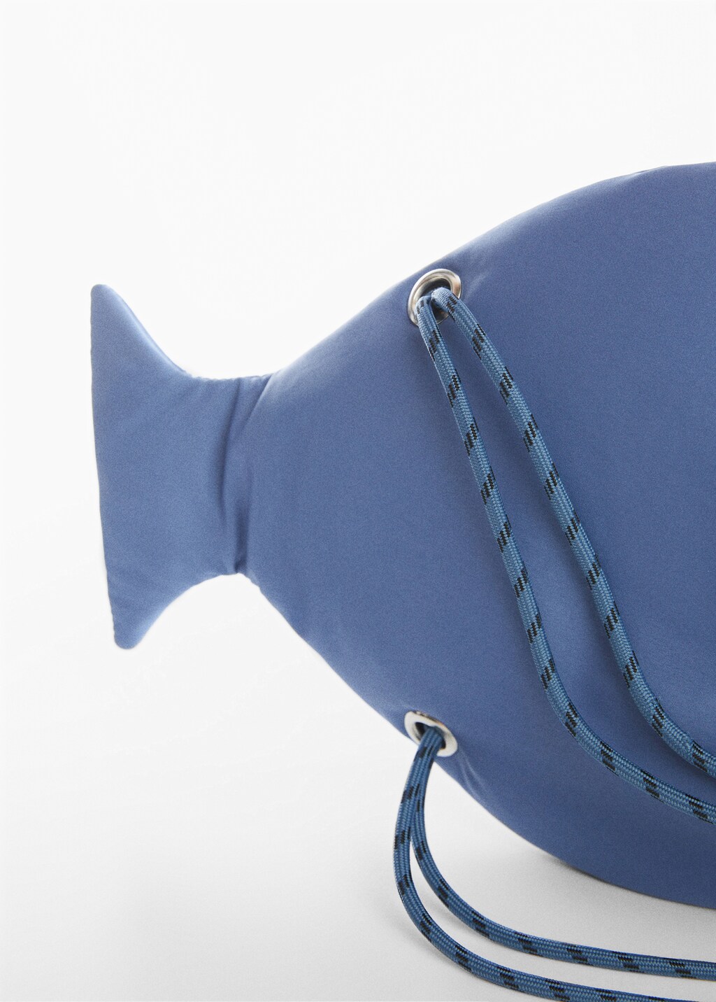 Shark backpack - Details of the article 2