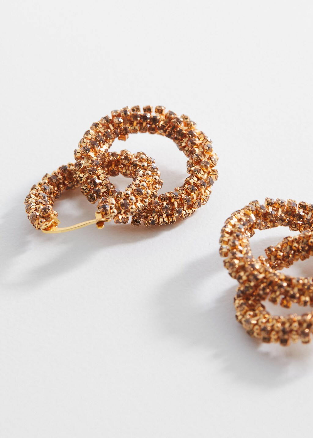 Intertwined hoop earrings - Details of the article 1