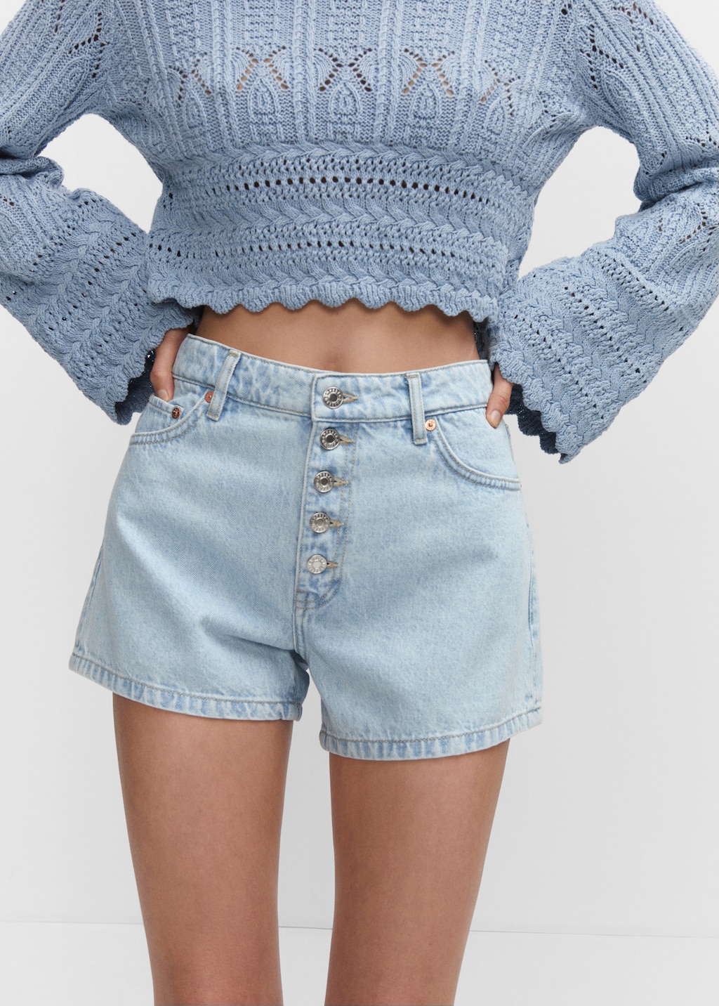 Denim shorts with buttons - Details of the article 6