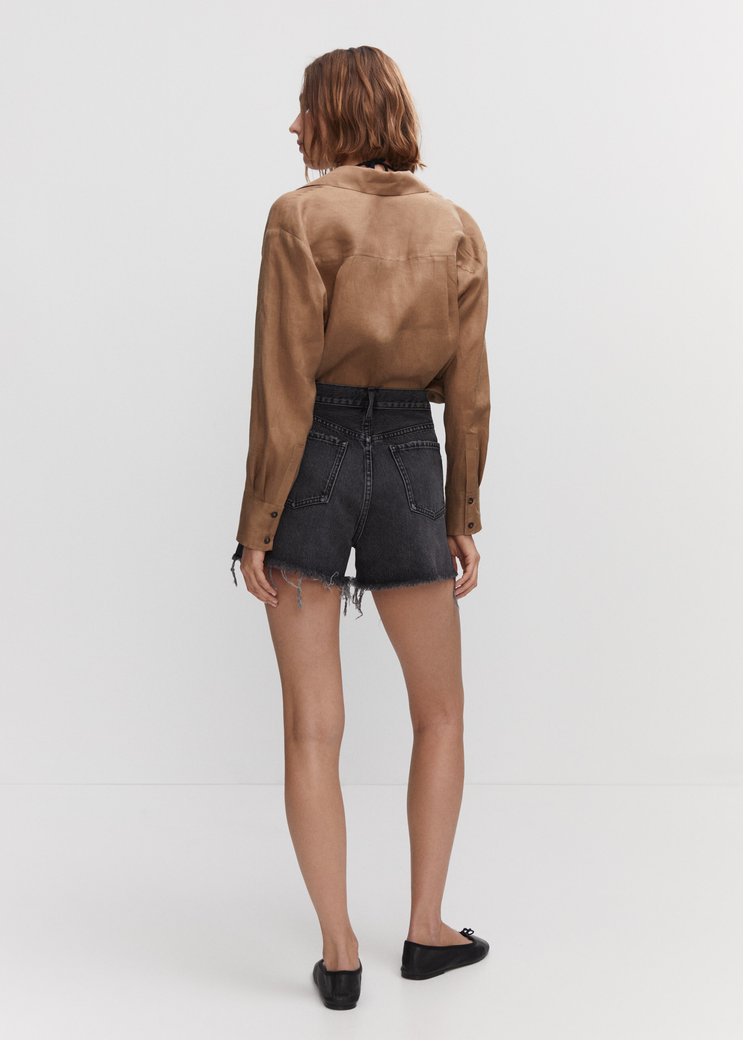 Straight shorts with frayed hem - Reverse of the article