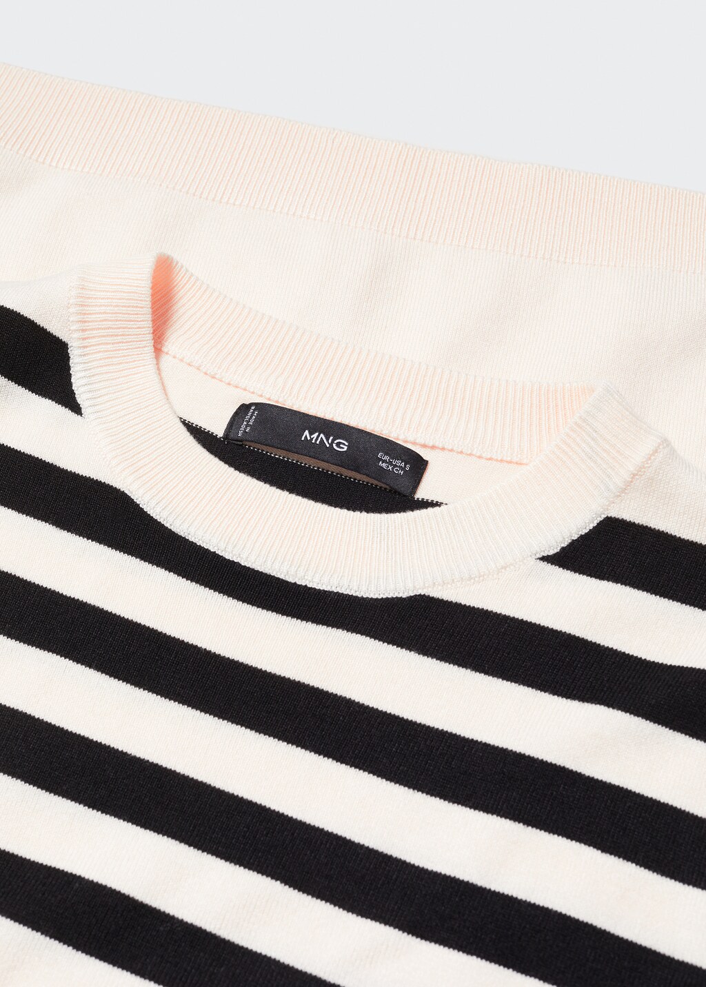 Striped short-sleeved sweater - Details of the article 8