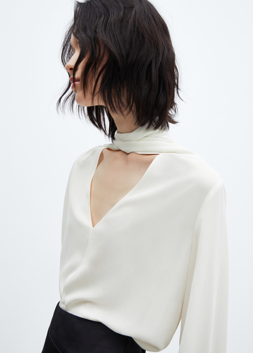 Tie-neck blouse - Details of the article 1