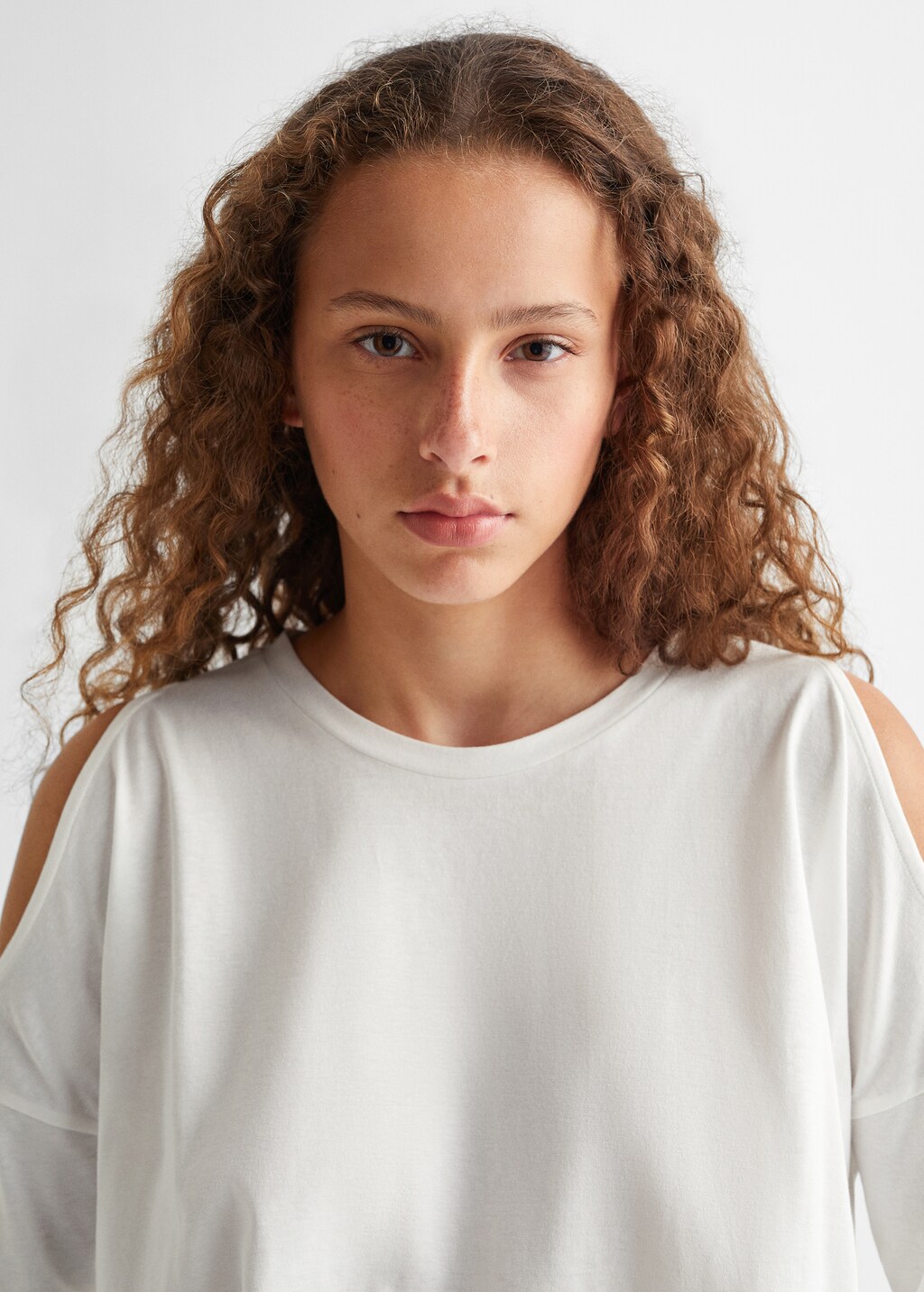 Long-sleeve t-shirt with cut-out - Details of the article 1