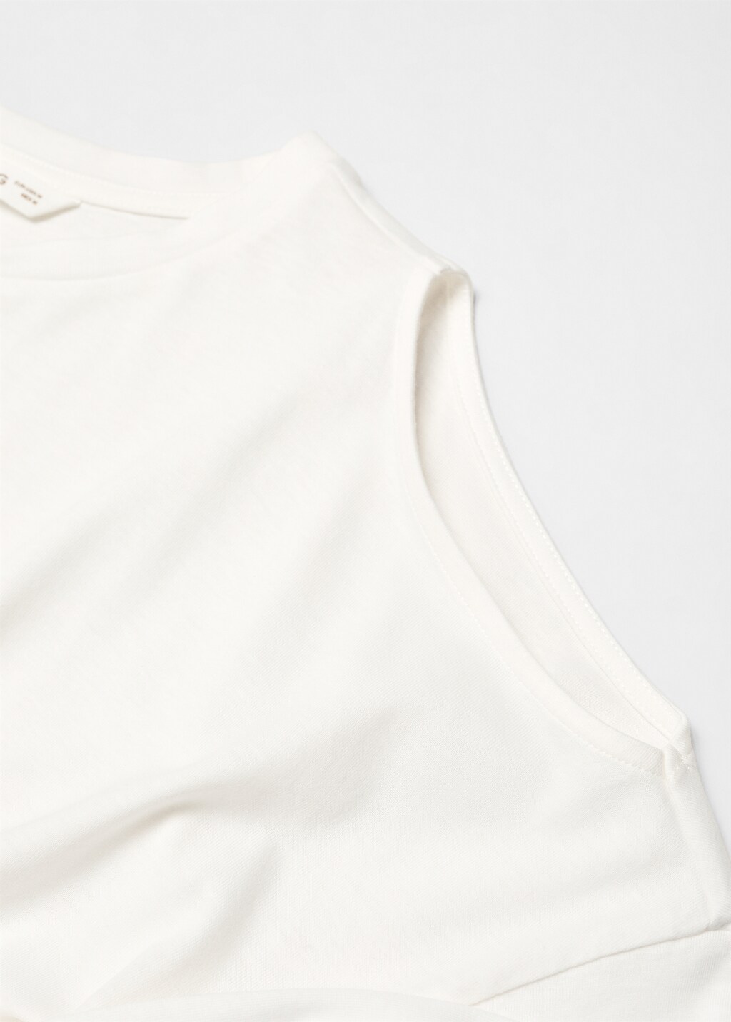 Long-sleeve t-shirt with cut-out - Details of the article 8