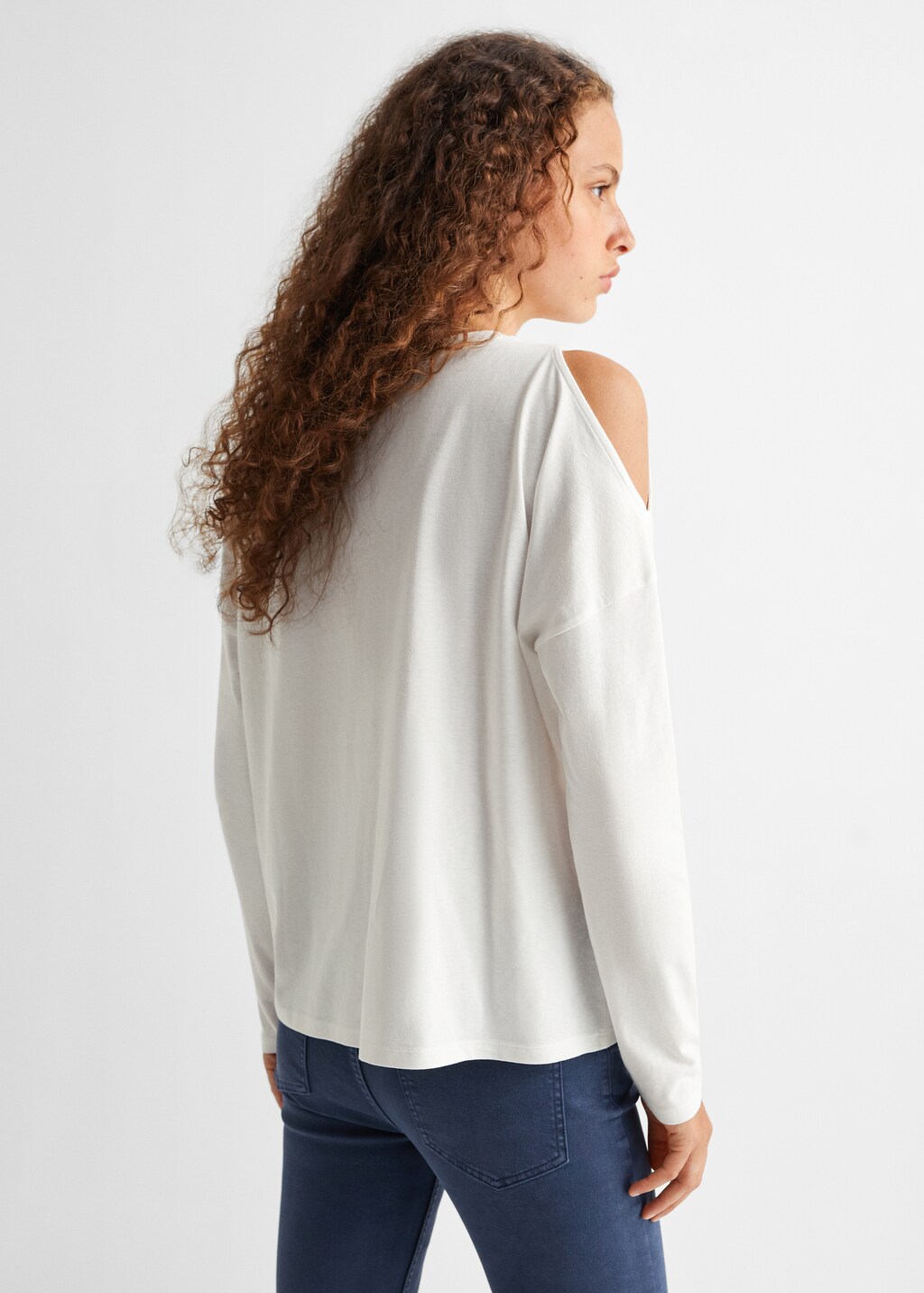 Long-sleeve t-shirt with cut-out - Reverse of the article