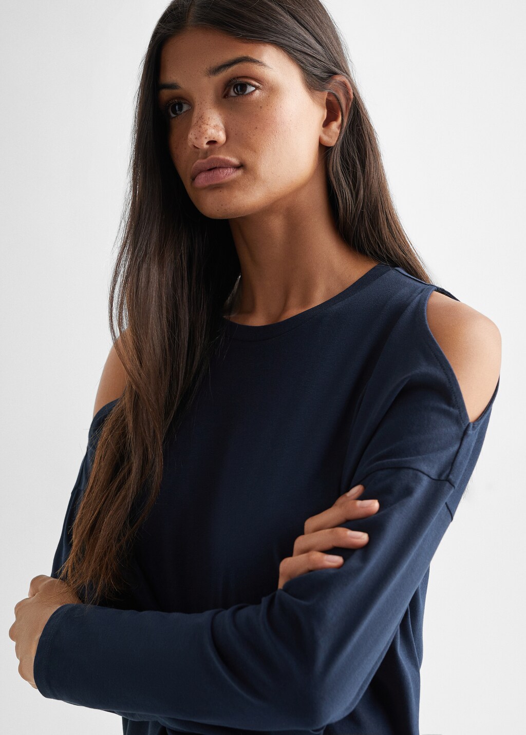 Long-sleeve t-shirt with cut-out - Details of the article 1