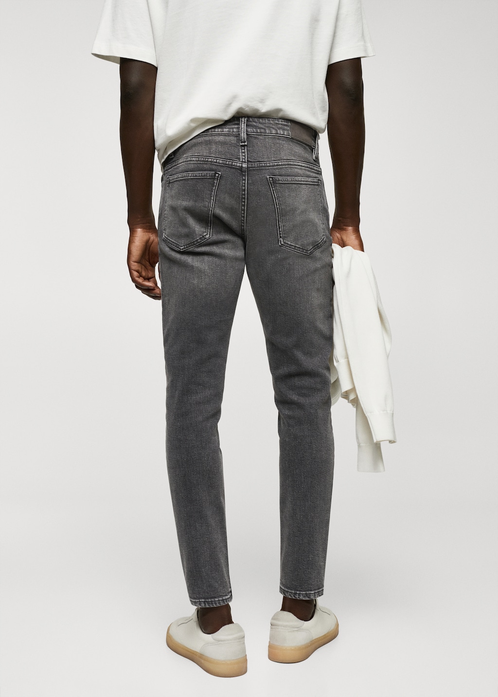 Tapered-Jeans Tom in Cropped-Länge - Rückseite des Artikels