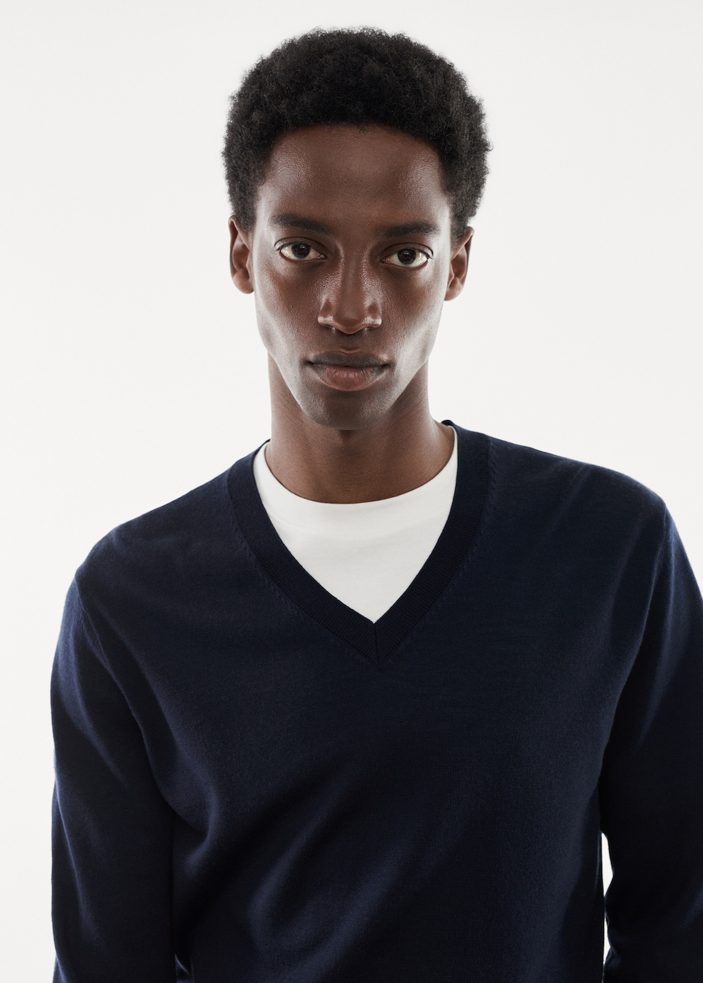 100% merino wool V-neck sweater - Details of the article 1