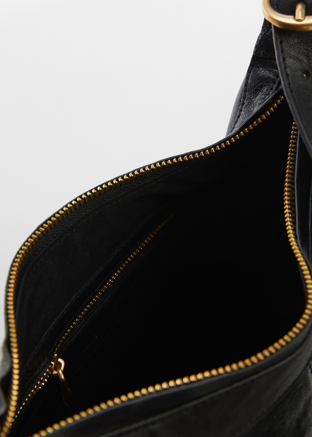 Leather shoulder bag - Details of the article 2