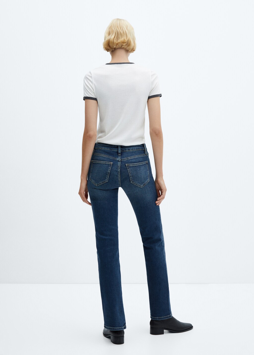 Low-rise flared jeans - Reverse of the article