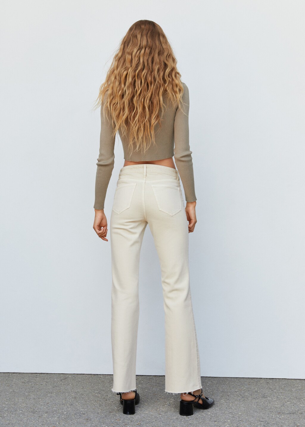 Medium-rise flared jeans  - Reverse of the article