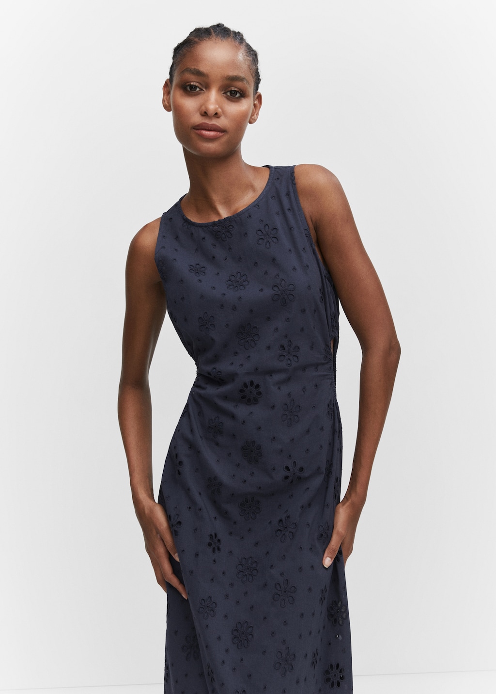 Embroidered dress with side slits - Medium plane