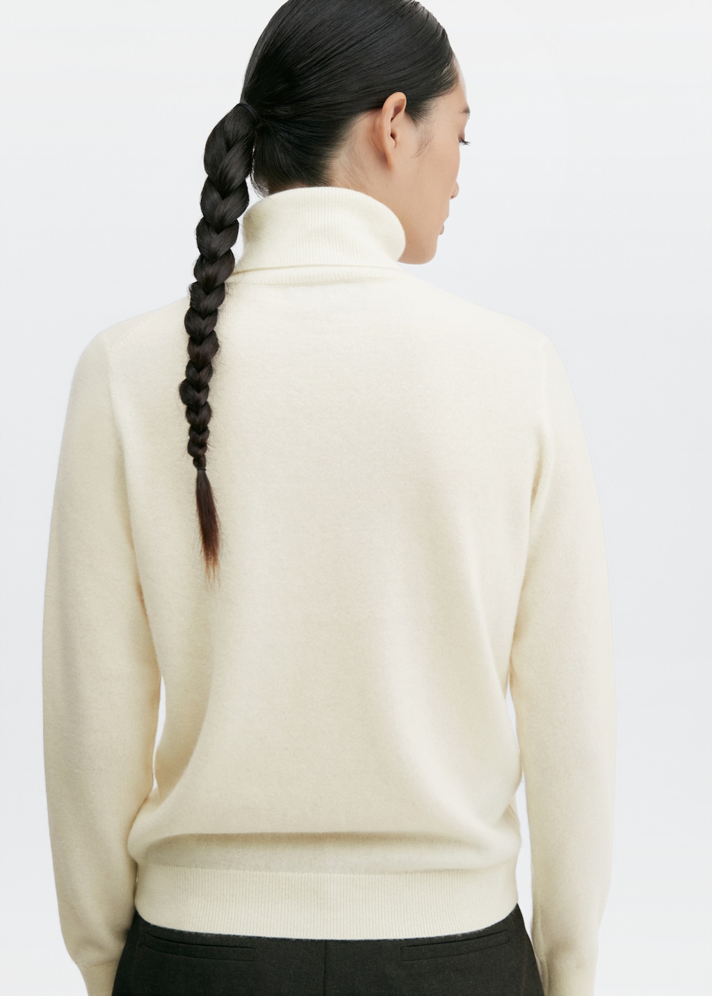 100% cashmere turtleneck sweater - Reverse of the article